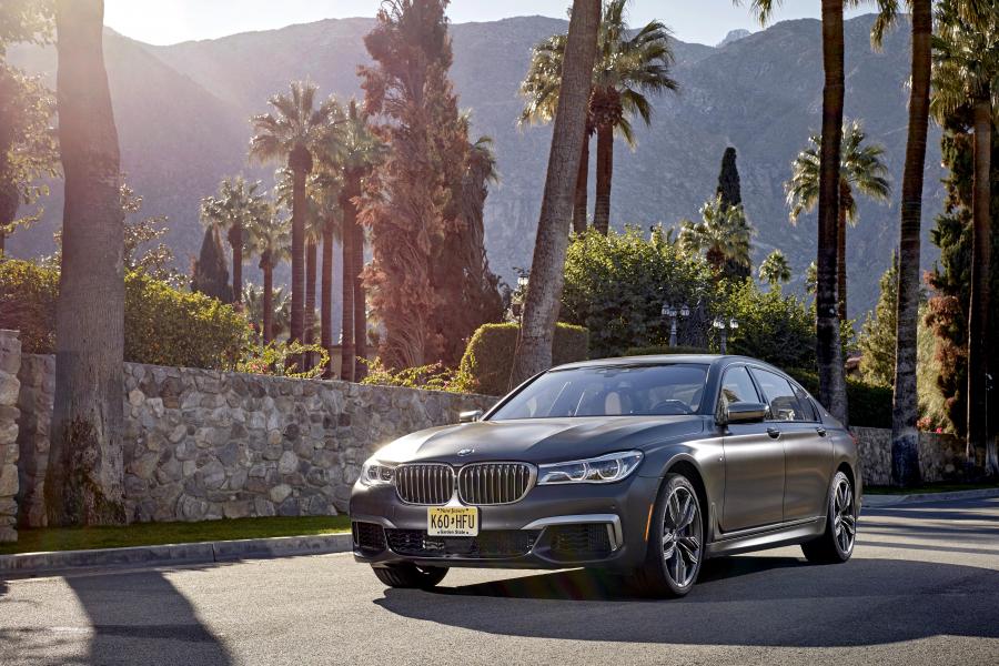  BMW M760i xDrive 2017 года  (NA) (фото 60 из 154)